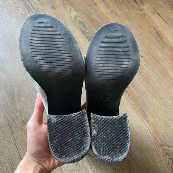 Maurices Booties Peep Toes Chunky Heel Grey Buckles Size 8 - Picture 3 of 10